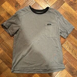 Jaanuu Men’s Gray and Black Scrub Top